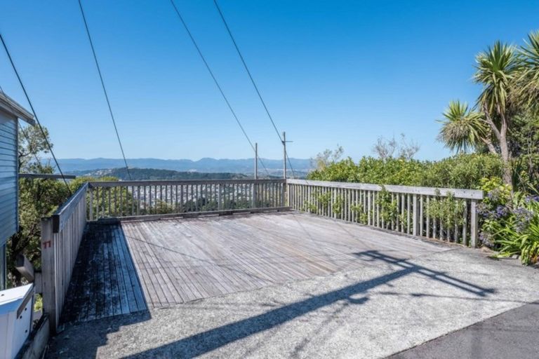 Photo of property in 11 Highbury Crescent, Highbury, Wellington, 6012