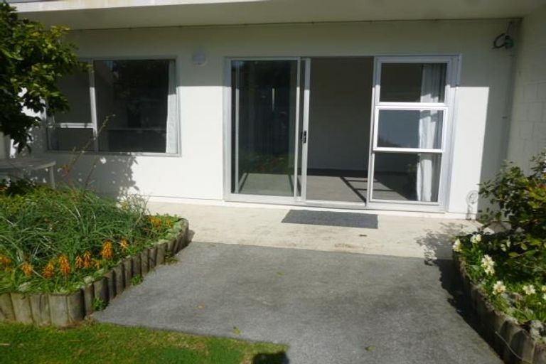 Photo of property in 5n The Esplanade, Eastern Beach, Auckland, 2012
