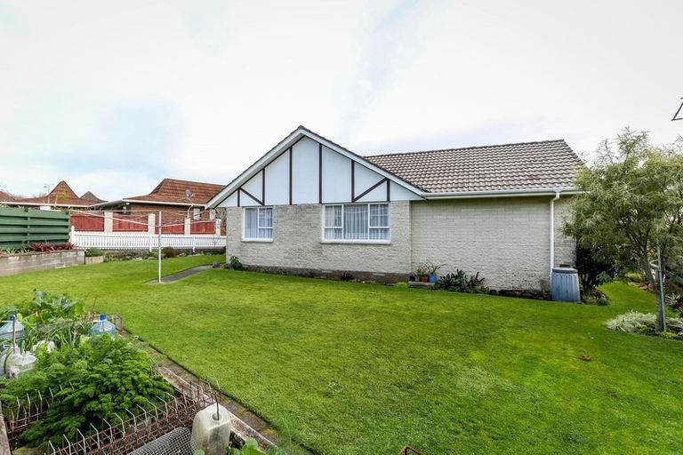 Photo of property in 10 Poplar Grove, Whalers Gate, New Plymouth, 4310