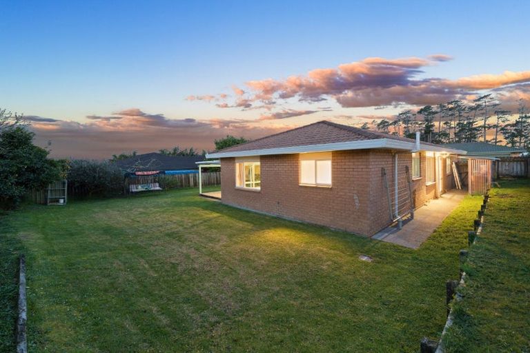 Photo of property in 17 Greenberry Drive, Ranui, Auckland, 0612