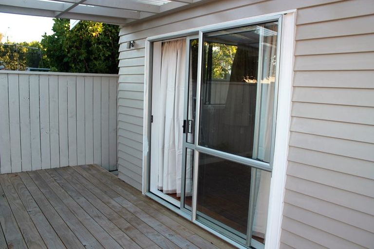 Photo of property in 3 Glen Marine Parade, Glendene, Auckland, 0602