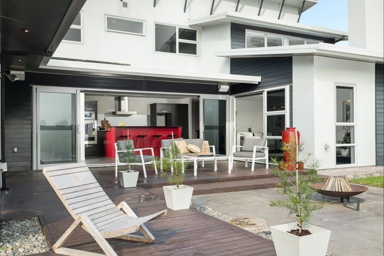 Photo of property in 115 Oriental Parade, Papamoa Beach, Papamoa, 3118