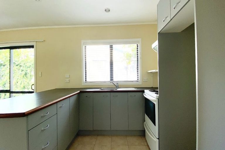 Photo of property in 67 Beach Road, Te Atatu Peninsula, Auckland, 0610