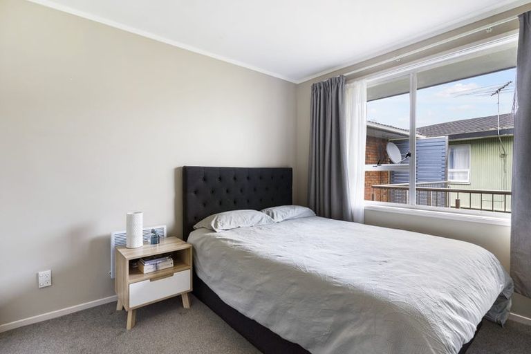 Photo of property in 17 Marcel Place, Glenfield, Auckland, 0629