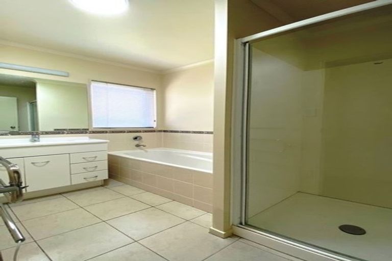 Photo of property in 28 Milson Drive, Papakura, 2110
