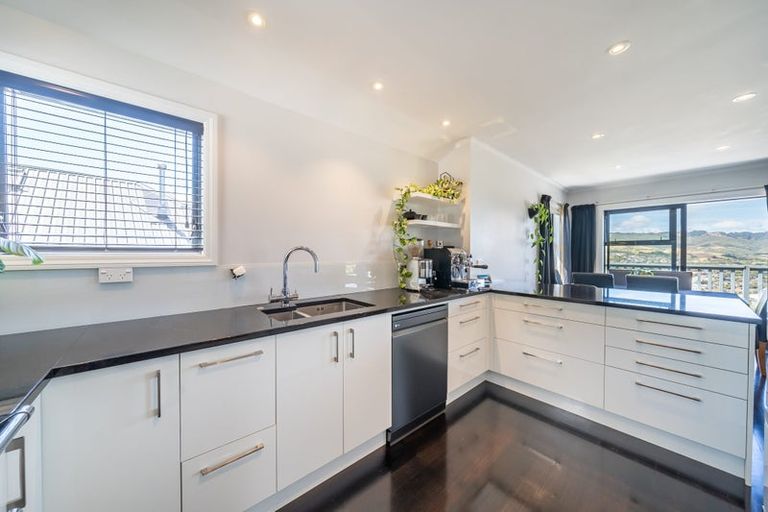 Photo of property in 11 Chastudon Place, Tawa, Wellington, 5028