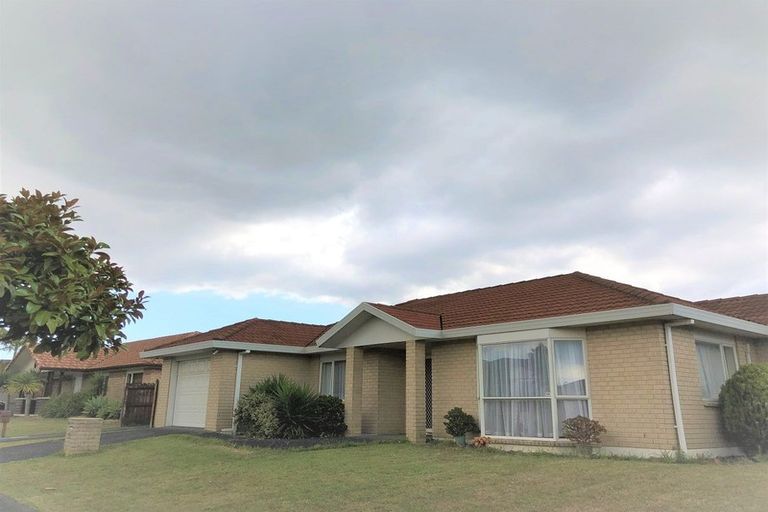 Photo of property in 15 Attymon Lane, East Tamaki, Auckland, 2016