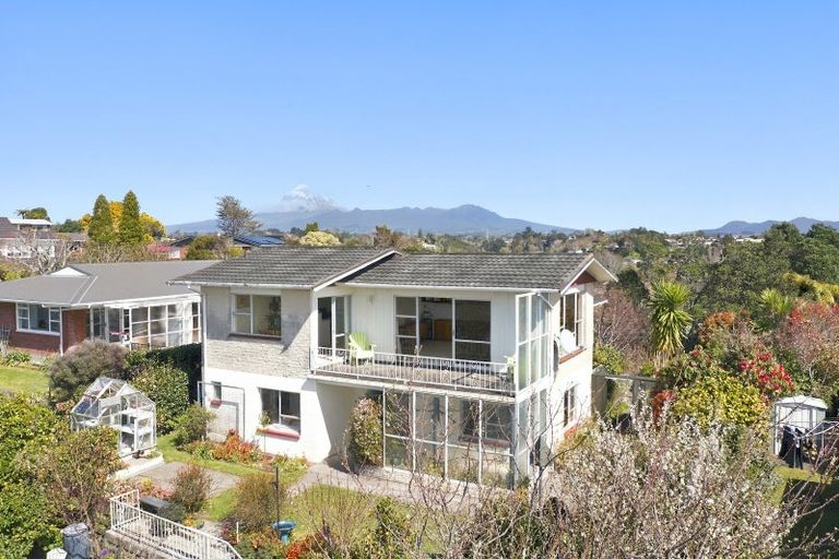 Photo of property in 7 Montana Place, Merrilands, New Plymouth, 4312