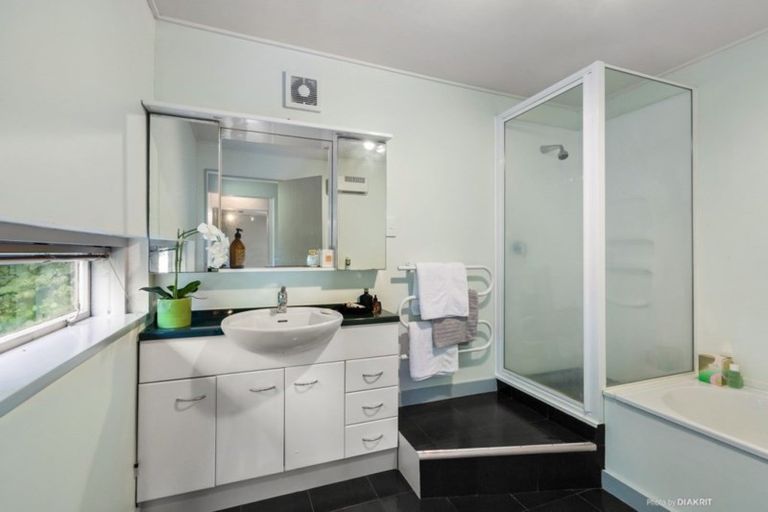 Photo of property in 53 Harbour View Road, Northland, Wellington, 6012