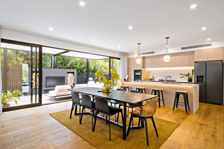 Photo of property in 21 Oscar Road, Greenhithe, Auckland, 0632