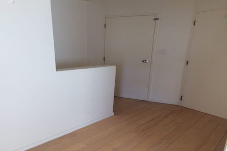 Photo of property in 2/5 Kilham Avenue, Northcote, Auckland, 0627