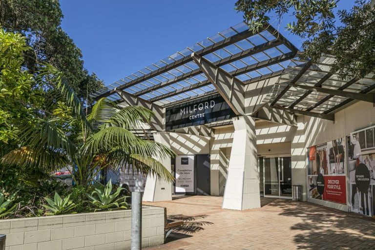 Photo of property in 194 East Coast Road, Forrest Hill, Auckland, 0620