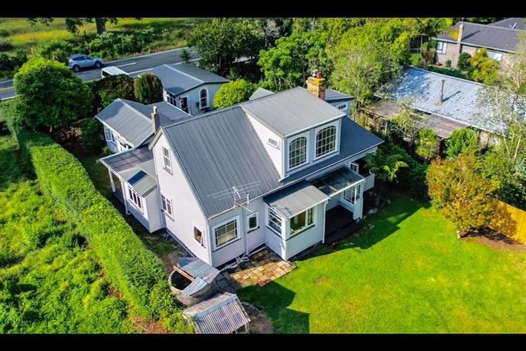 Photo of property in 41 Taupaki Road, Taupaki, Henderson, 0782