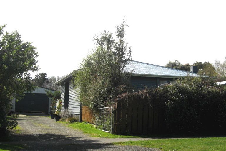 Photo of property in 12 Tokomaru Road, Tokomaru, Palmerston North, 4474