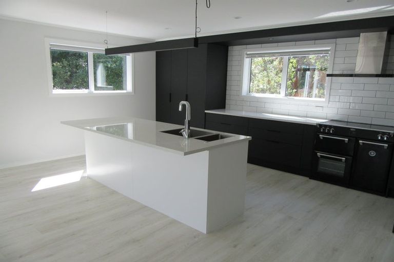 Photo of property in 1/12 Vista Crescent, Maoribank, Upper Hutt, 5018