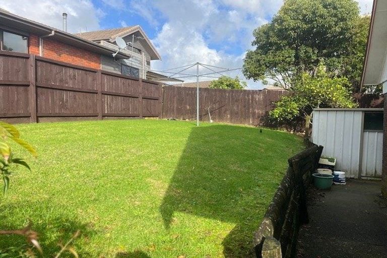 Photo of property in 1 Kincraig Place, Highland Park, Auckland, 2010