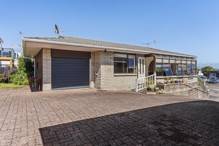 Photo of property in 504 Devon Street East, Strandon, New Plymouth, 4312
