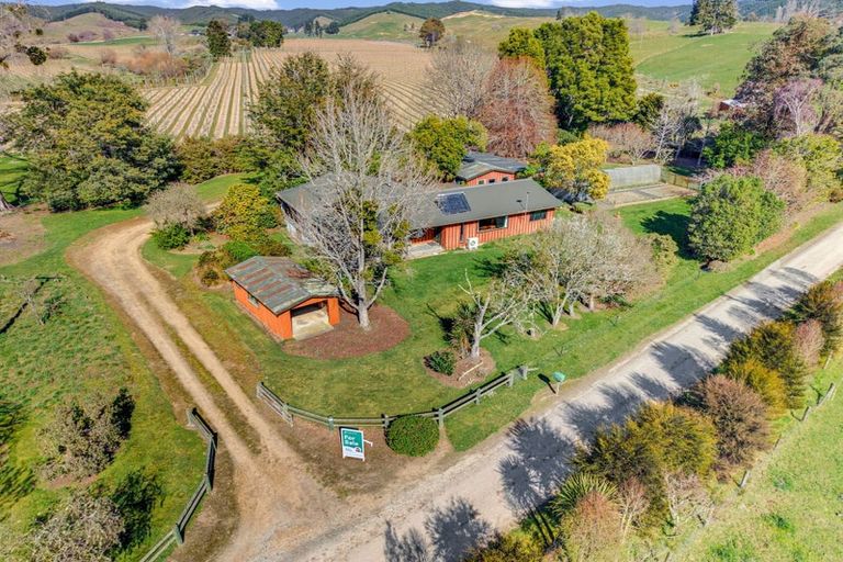 Photo of property in 186 Sunset Valley Road, Upper Moutere, 7173