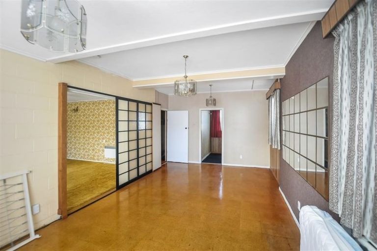 Photo of property in 40 Godley Road, Green Bay, Auckland, 0604