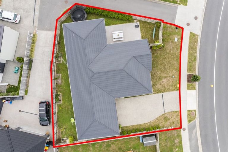 Photo of property in 25 Queen Charlotte Drive, Aotea, Porirua, 5024