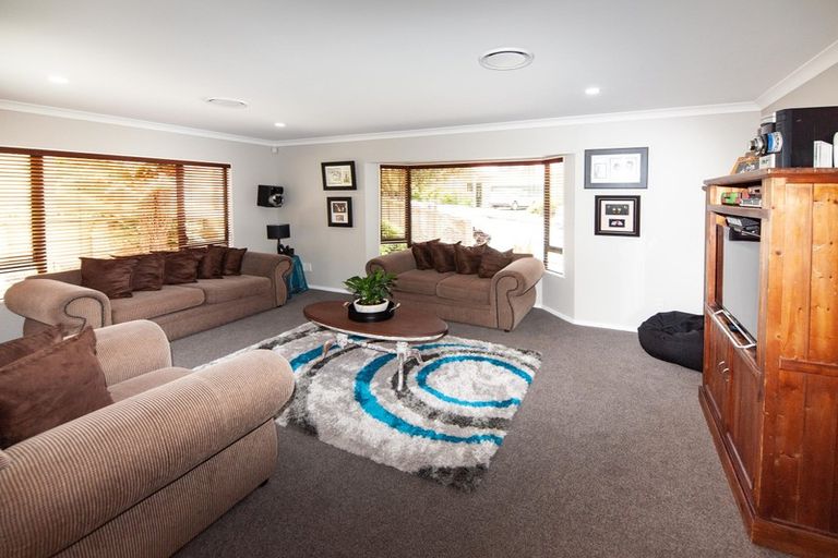 Photo of property in 35 Waverton Terrace, Churton Park, Wellington, 6037