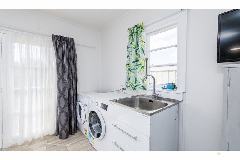 Photo of property in 15 Edward Street, Waimate, 7924