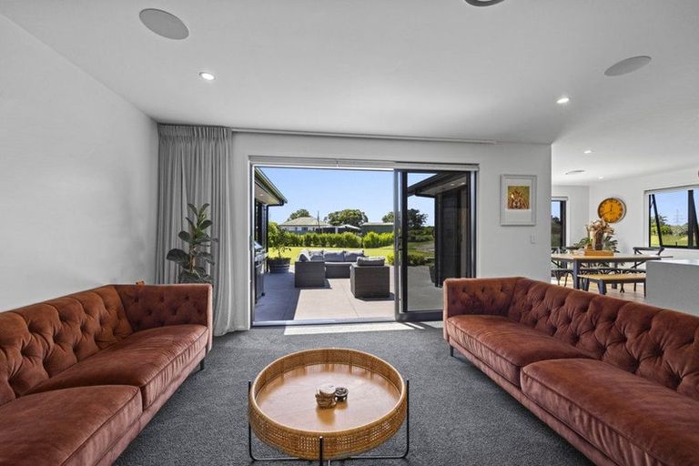 Photo of property in 8 Tikorangi Road East, Tikorangi, 4383