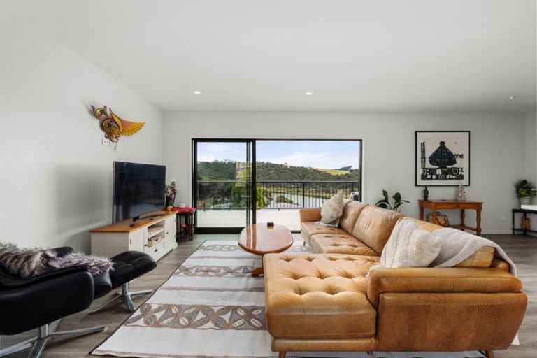 Photo of property in 14 Waterview Place, Haruru, 0204