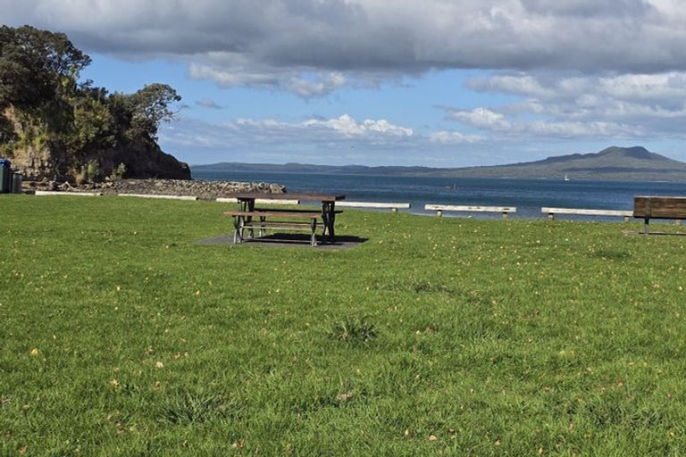 Photo of property in 87 Castor Bay Road, Castor Bay, Auckland, 0620