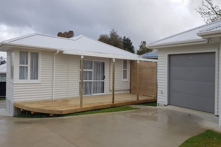 Photo of property in 32 Roberts Road, Te Atatu South, Auckland, 0610