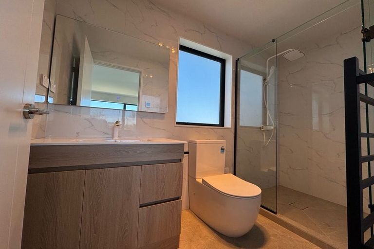 Photo of property in 22 Pohewa Road, Silverdale, 0932