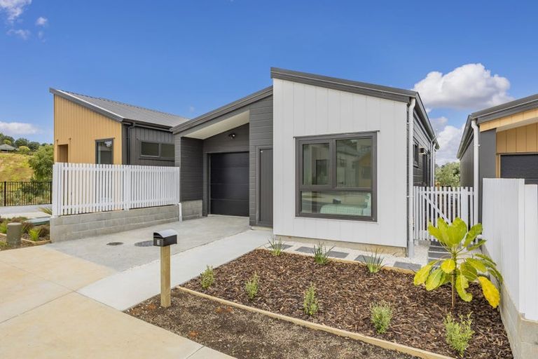 Photo of property in 3 Taukahiwi Road, Pukekohe, 2120