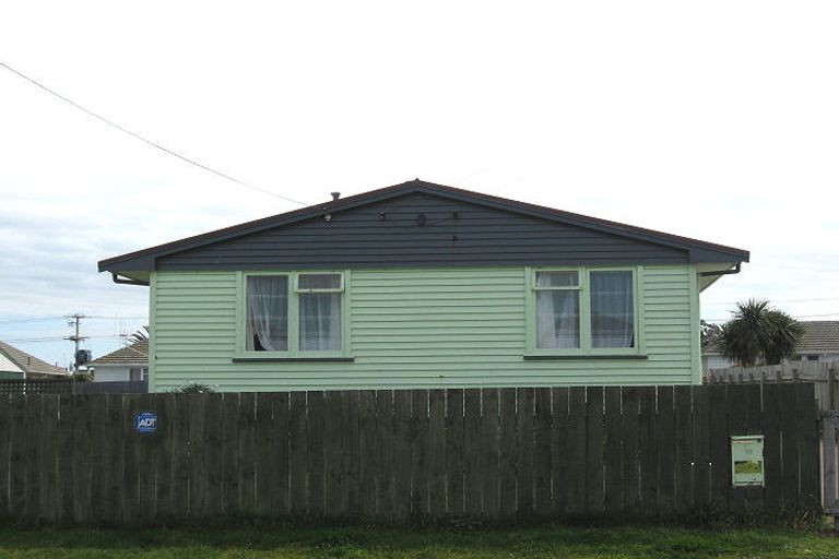 Photo of property in 39 Matipo Street, Castlecliff, Whanganui, 4501