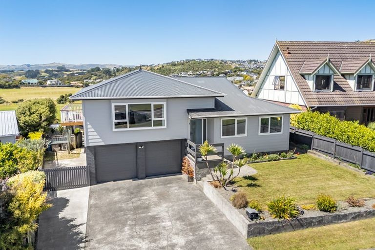 Photo of property in 7 James Cook Drive, Whitby, Porirua, 5024