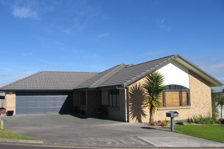Photo of property in 7 Conacher Close, East Tamaki Heights, Auckland, 2016