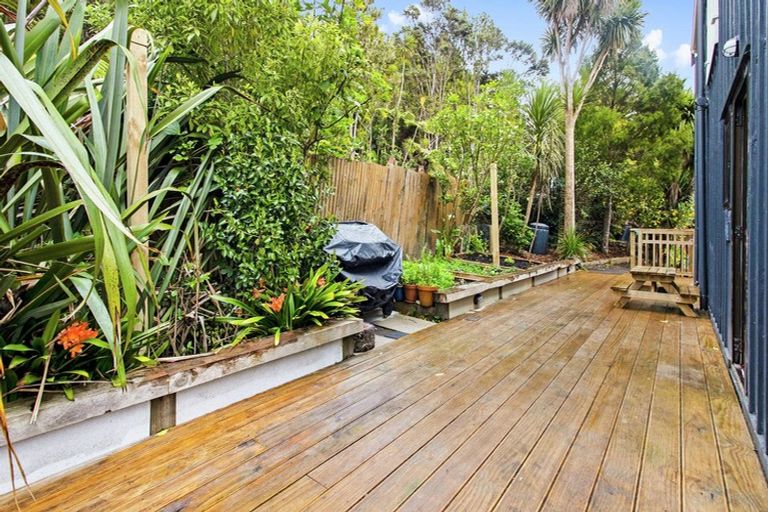 Photo of property in 136 Mountain Road, Henderson Valley, Auckland, 0612
