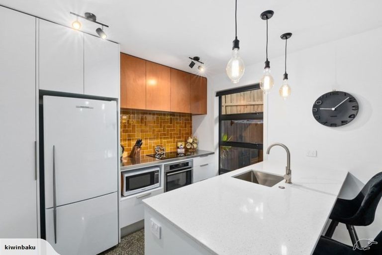 Photo of property in 14 Hamblyn Street, Strandon, New Plymouth, 4312