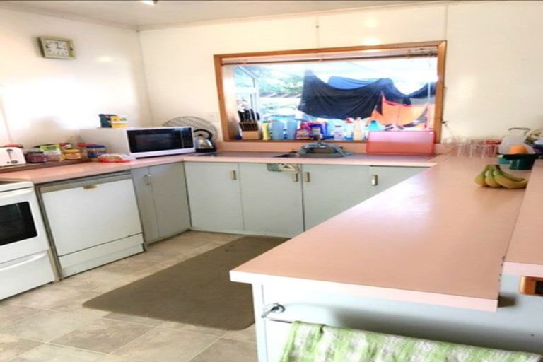 Photo of property in 16 Roberts Road, Te Atatu South, Auckland, 0610