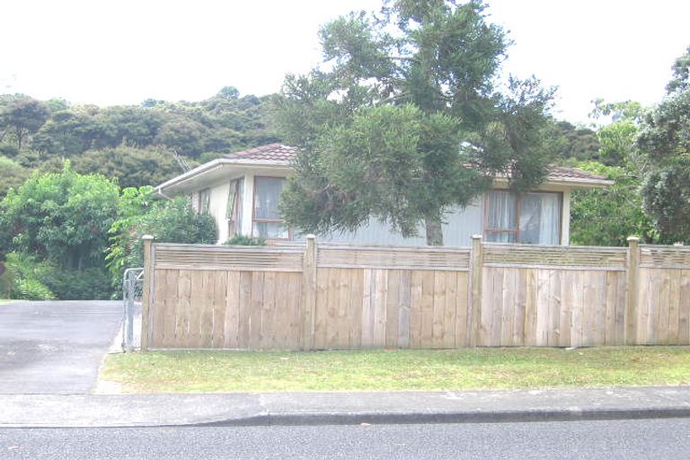 Photo of property in 38 Spinella Drive, Bayview, Auckland, 0629