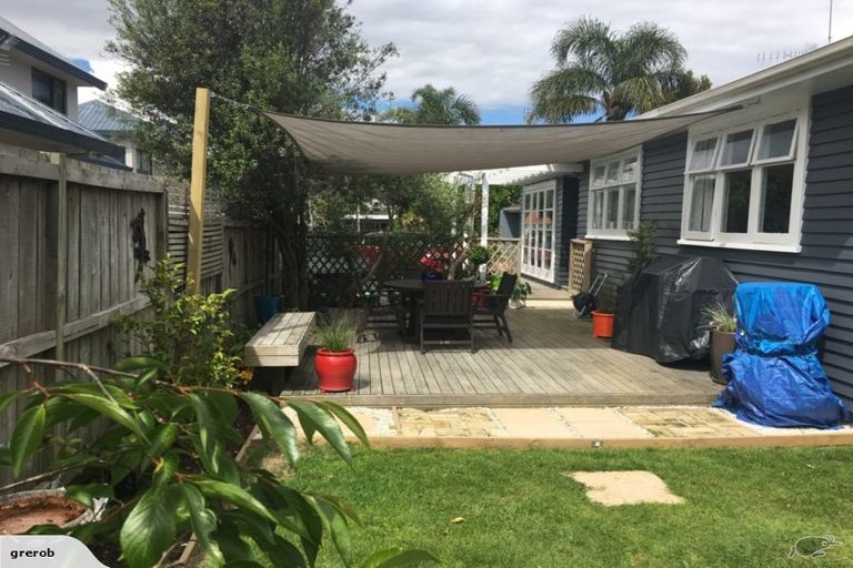 Photo of property in 1/156 Nile Road, Milford, Auckland, 0620