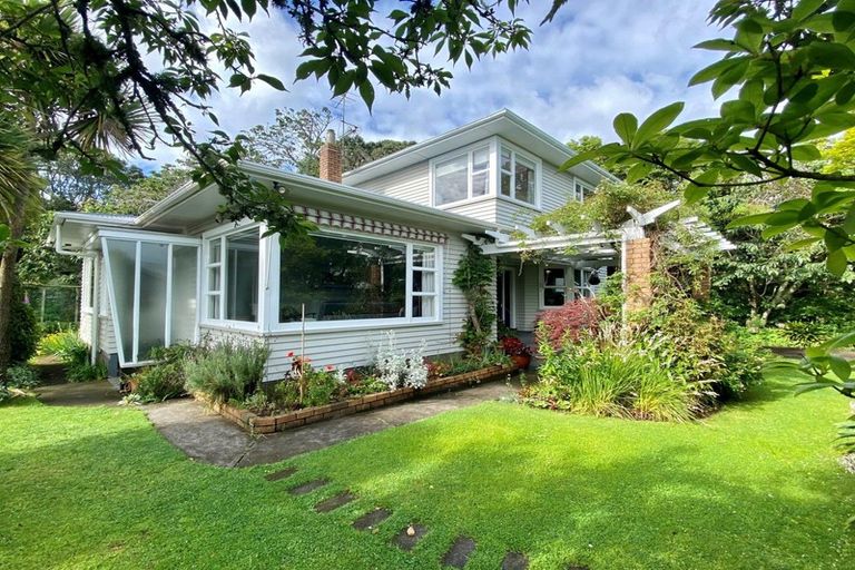 Photo of property in 100 Gover Street, New Plymouth, 4310