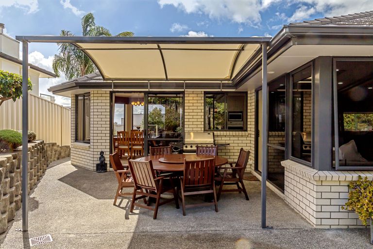 Photo of property in 66 Grovenor Drive, Orewa, 0931