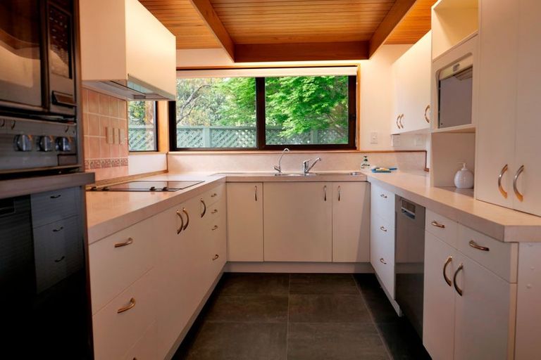 Photo of property in 10 Edgewater Street, Waikanae, 5036