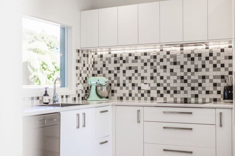 Photo of property in 397 Te Moana Road, Waikanae, 5036