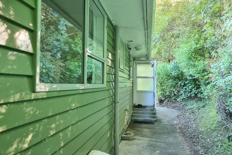 Photo of property in 58b Raroa Terrace, Tawa, Wellington, 5028