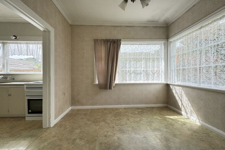 Photo of property in 17 Raroa Terrace, Tawa, Wellington, 5028