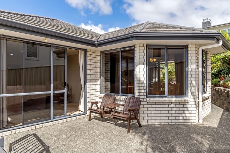 Photo of property in 66 Grovenor Drive, Orewa, 0931
