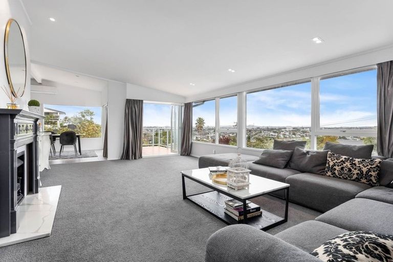 Photo of property in 63 Seaview Road, Castor Bay, Auckland, 0620