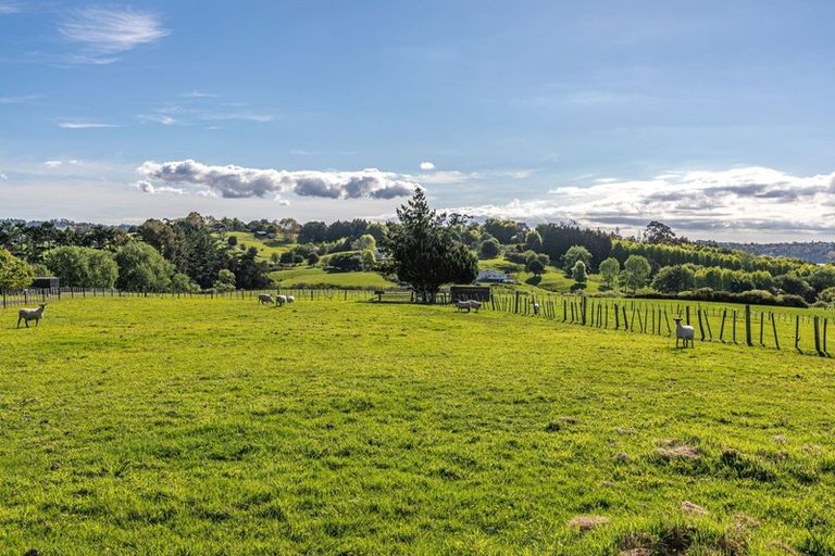 Photo of property in 250 Clifton Road, Whitford, 2571