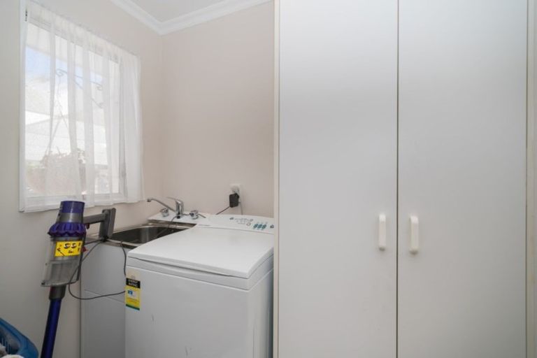 Photo of property in 66 Hillcrest Drive, Kelvin Grove, Palmerston North, 4414